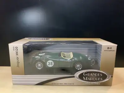 -Pour collectionneurs: Die Cast 1/18 Série ERTL Collectibles, 1948 Jaguar XK 120 $100. Land Rover Fr...