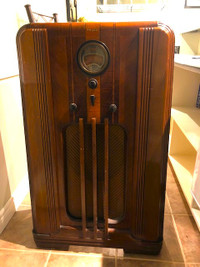 1937 PHILCO ANTIQUE FLOOR RADIO (SHORT WAVE) MODEL #37-640