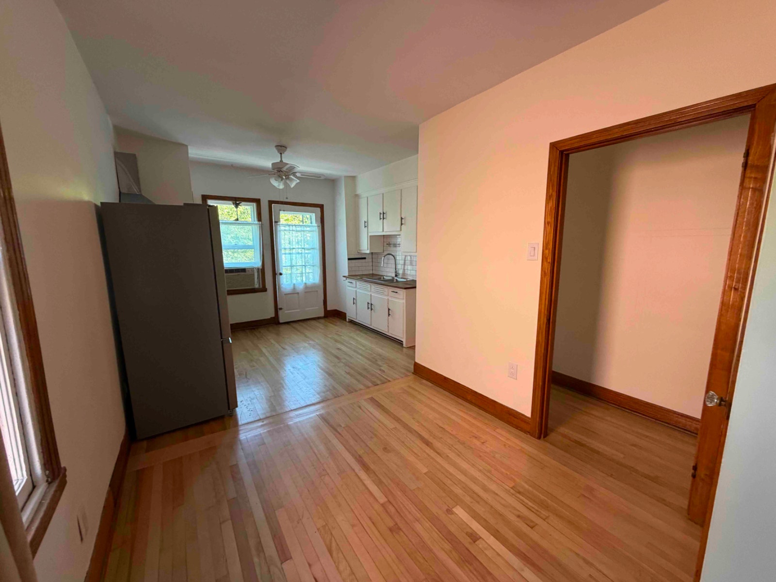 4½ à louer / for rent - Métro Frontenac-Ville-Marie/Centre-Sud — photo 3