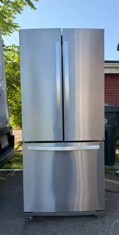 Whirlpool 30” fridge (water+ice) - delivery , View more