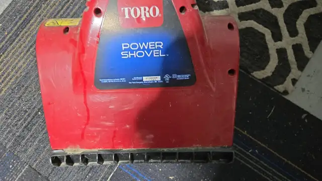 TORO ELECTRIC SHOVEL in Snowblowers in Laval / North Shore - Image 3