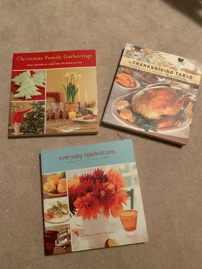 Like New, Excellent Condition. Christmas, Thanksgiving, Birthdays, and Other Celebrations. Great ide...