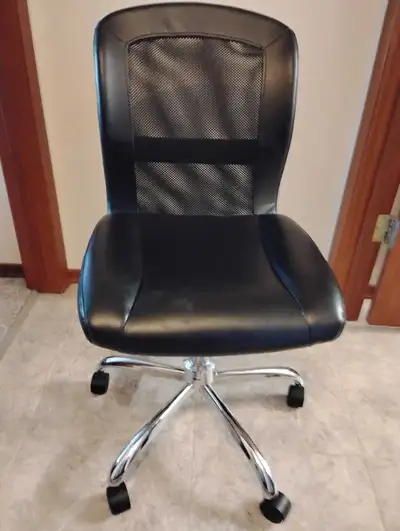 Excellent condition office chair, swivel, adjustable height, leather, pick up North Edmonton