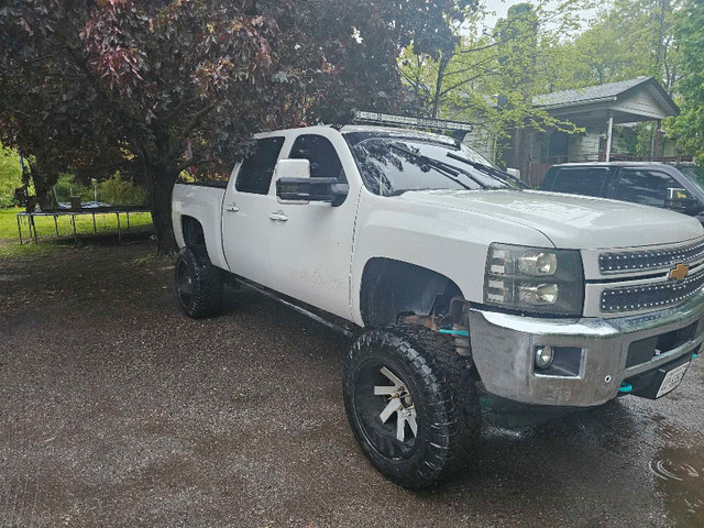 2012 silverado in Cars & Trucks in Norfolk County - Image 2