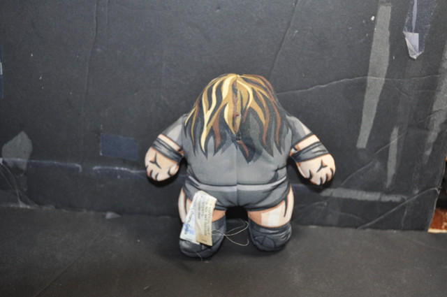 Triple H Burger King Fast Food Toy Talking Plush Works WWF WWE dans Art et objets de collection  à Victoriaville - Image 2