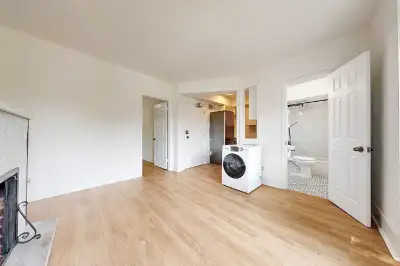 The Beaches 2 bedroom for Rent, Parking,Heat & Water inclusive!