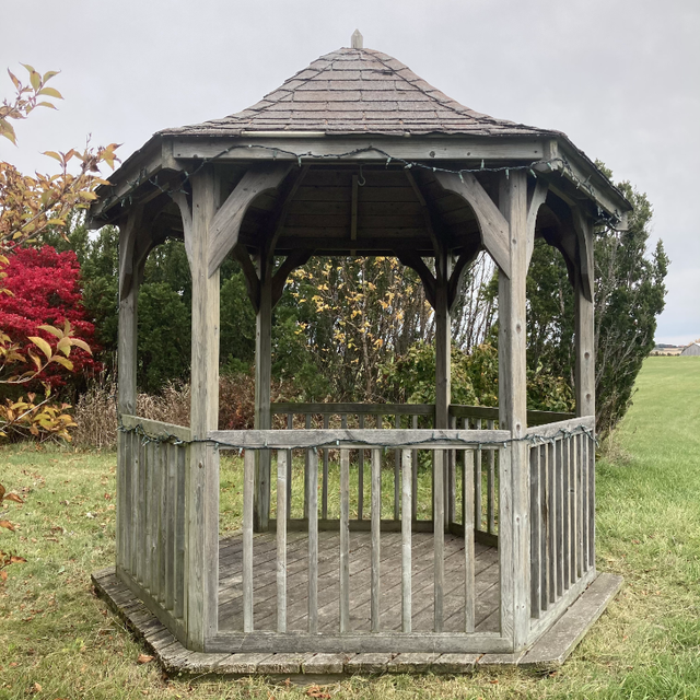 Beautiful Charming Hexagonal Gazebo looking for a new home! in Other in Oshawa / Durham Region - Image 6