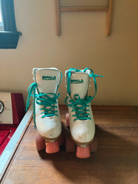 2 pairs Roller Skates women size 8 1/2 20$ 50$