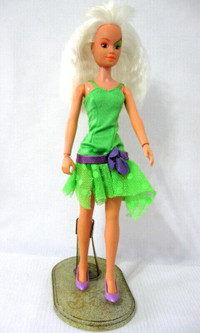 VINTAGE HASBRO 1985 JEM AND THE HOLOGRAMS...ROXY 12 inch DOLL
