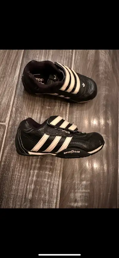 Adidas Goodyear Runners size 9K