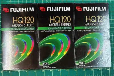 Un lot de 3 cassettes VHS Fujifilm vierges **NEUVES**, View more