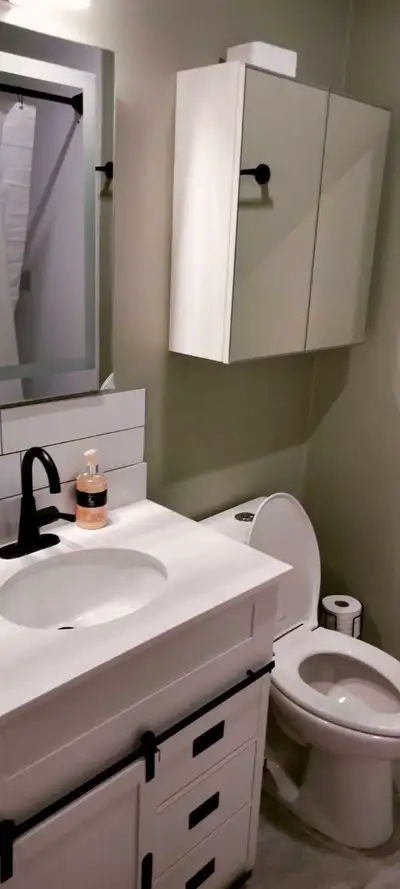 Acadia Double renovated room 2 blocks from Heritage LRT Station