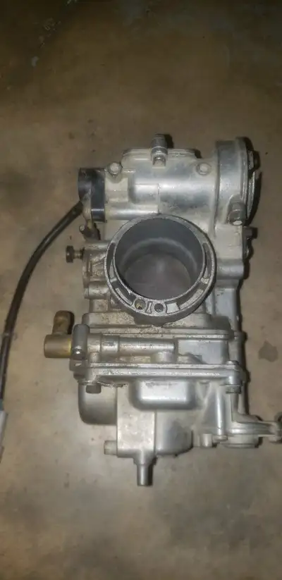 FCR 38 mm carburetor off of YZF 450 has hot start block off everything else works as it should