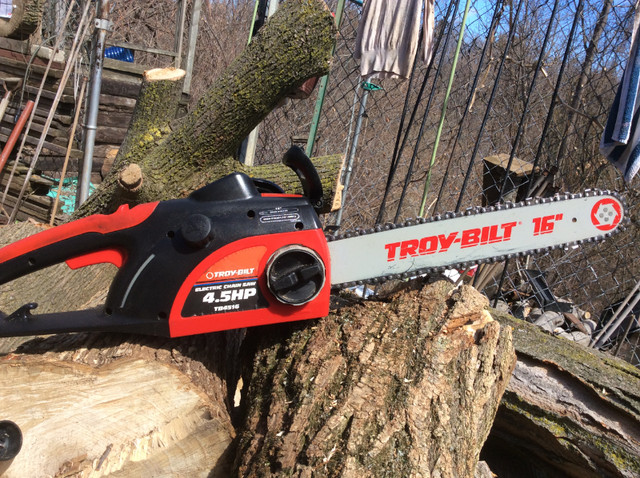 Electric chainsaw in Power Tools in City of Toronto