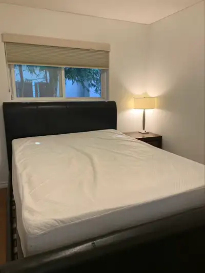 Private bedroom Bathroom shared by 2 Laundry in unit Near uvic New spacious house No pets party smok...