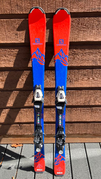 Ski alpin junior Salomon QST Max 120 et bâtons