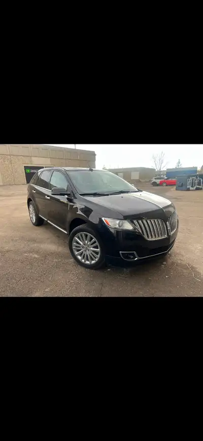 2013 Lincoln MKX AWD Fully loaded with Leather Heated Seats, Panoramic sunroof, etc.. Mint condition...