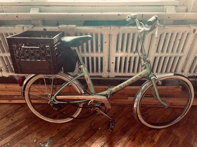 Ancien Velo Peugeot Pliable / Vintage Peugeot Foldable Bike dans Randonnée, ville et hybrides  à Ville de Montréal - Image 3