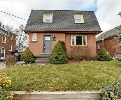 Listing ID: 40802675 Available for lease is the upper level of this spacious 2-storey home located i...