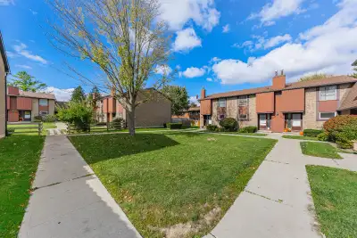 Three bedroom, 1.5 bathroom spacious and well designed townhouse located in Guelph’s west end Willow...