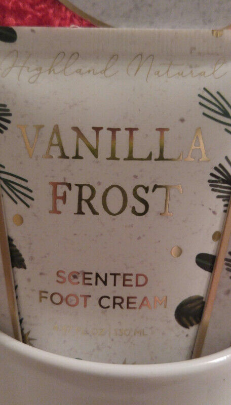 Vanilla Frost Foot Cream/ Cozy Plush Sox & Ceramic Mug Package in Health & Special Needs in Windsor Region - Image 3