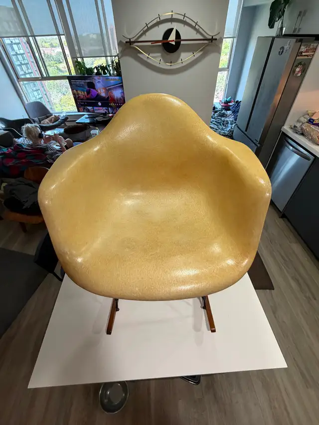 Eames | Herman MIller 1950s Armshell Rocking Chair in Chairs & Recliners in Mississauga / Peel Region - Image 7