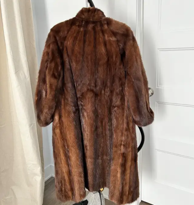 Dasco Manteau Fourrure Mink in Women's - Tops & Outerwear in Laval / North Shore - Image 2