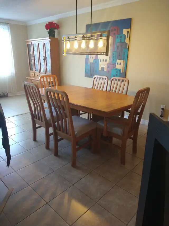 Mobilier de salle à manger 8 morceaux en chêne massif in Dining Tables & Sets in Longueuil / South Shore - Image 3