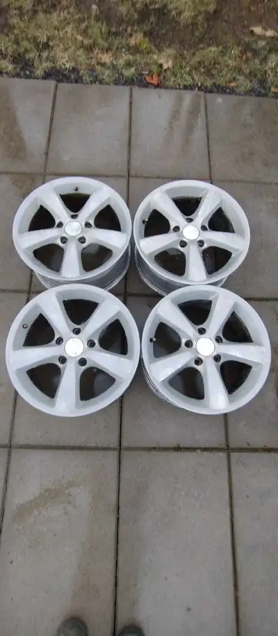 4 mags en excellente condition, fait sur Honda Toyota Acura Kia Hyundai Mazda Mitsubishi Suzuki et p...