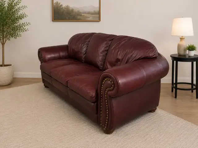 Great condition Leather sofa in Couches & Futons in City of Halifax - Image 4