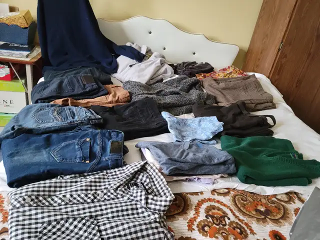 Miscellaneous clothing, young adult, women, men in Multi-item in City of Toronto - Image 2