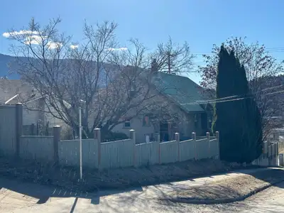 Location - This three & den / 2 bath home - Nelson Fairview
