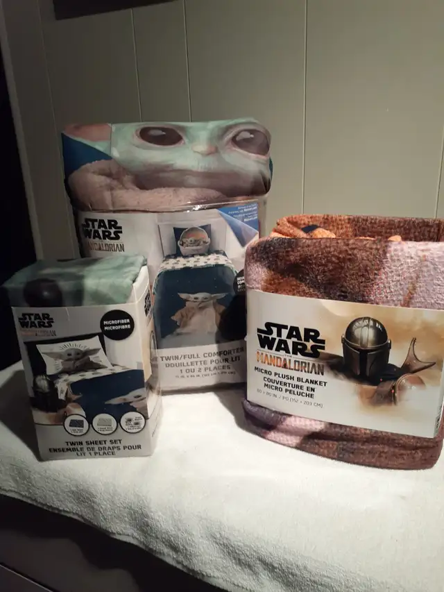 STAR WARS COMFORTER, BLANKET & TWIN SHEET SET in Bedding in Oakville / Halton Region - Image 3