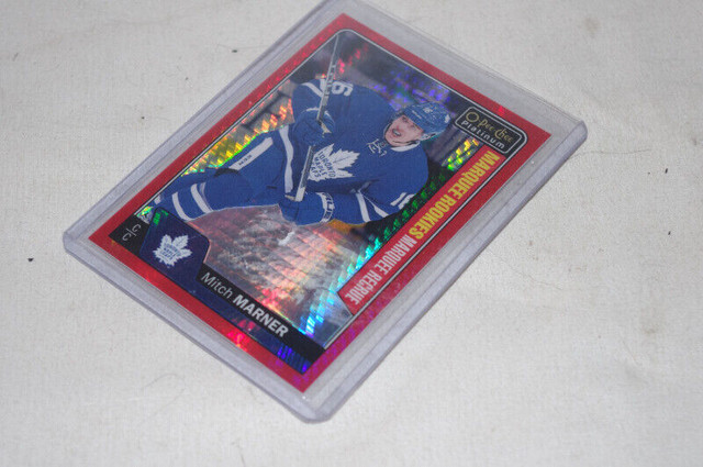 Carte Mitch Marner Toronto Maple Leafs Marquee Rookies Red Prism dans Art et objets de collection  à Laval/Rive Nord