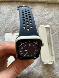 Apple Watch 8, 45mm, LTE + GPS, silver, in perfect condition