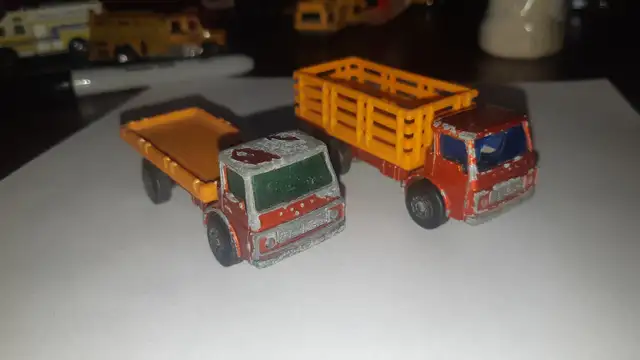 Vintage Matchbox Dodge Cattle Truck #71 damaged lot of 2  in Toys & Games in Guelph - Image 2