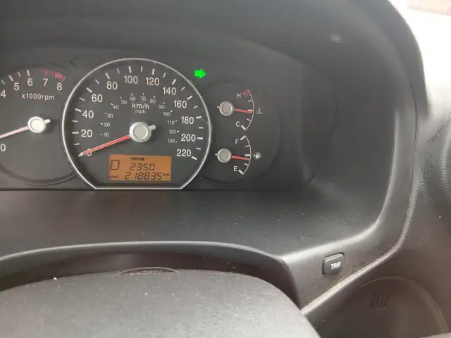 Kia rondo ex model automatic well maintained457023429227980803