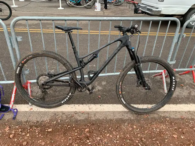 vélo de montagne Rocky Mountain Élément 50 in Mountain in Saguenay - Image 2