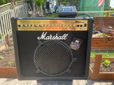 Marshall MG MG100DFX 2-Channel 100-Watt 1x12 Solid State Guitar Combo 2004