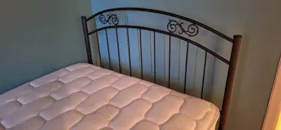 Gand lit simple (130 x 190 cm), tête de lit, sommier et base de, View more