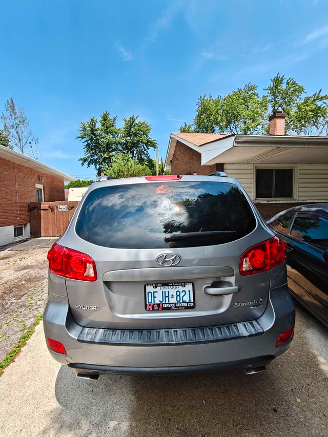 Safty Approved Hyundai Santa Fe 2007 Grey in Cars & Trucks in Sarnia