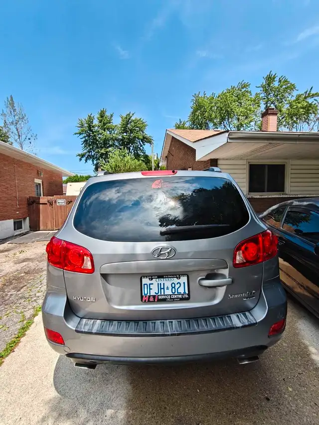 Safty Approved Hyundai Santa Fe 2007 Grey in Cars & Trucks in Sarnia - Image 2
