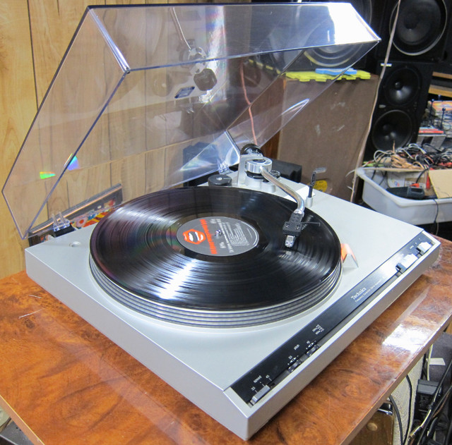 TECHNICS SL-220 TURNTABLE 1978 ADC QLM 34 MK III CARTRIDGE in Stereo Systems & Home Theatre in Ottawa - Image 2