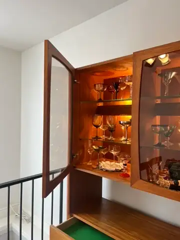 Vintage MCM solid teak hutch display cabinet in Hutches & Display Cabinets in City of Toronto - Image 3