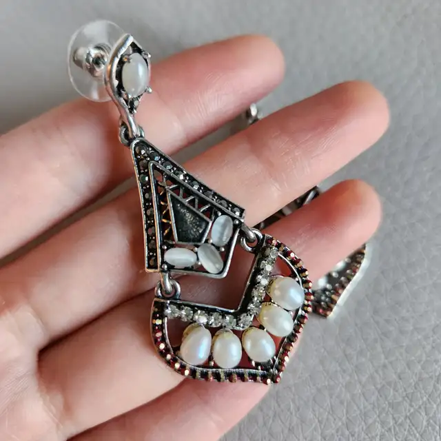 Dangle Classic Earrings With Freshwater Pearl in Jewellery & Watches in Longueuil / South Shore - Image 5