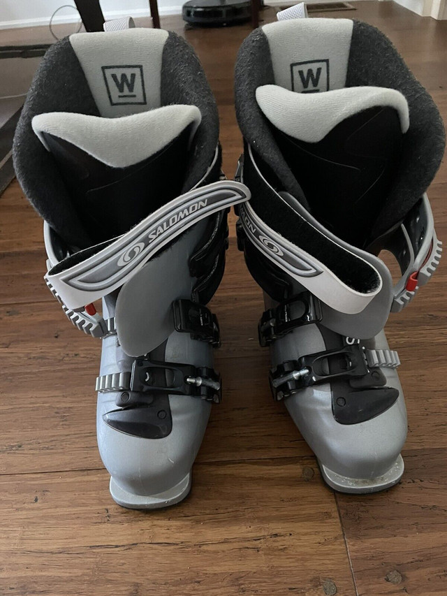 SALOMON LADIES PERFORMA SKI BOOTS SIZE 7.5 in Ski in Mississauga / Peel Region - Image 2