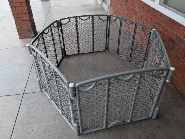 Small Child Corral in Gates, Monitors & Safety in Kingston - Image 2