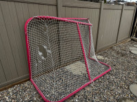 Hockey net- broken - free