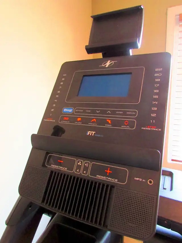 NordicTrack Elliptical in Exercise Equipment in Kingston - Image 4