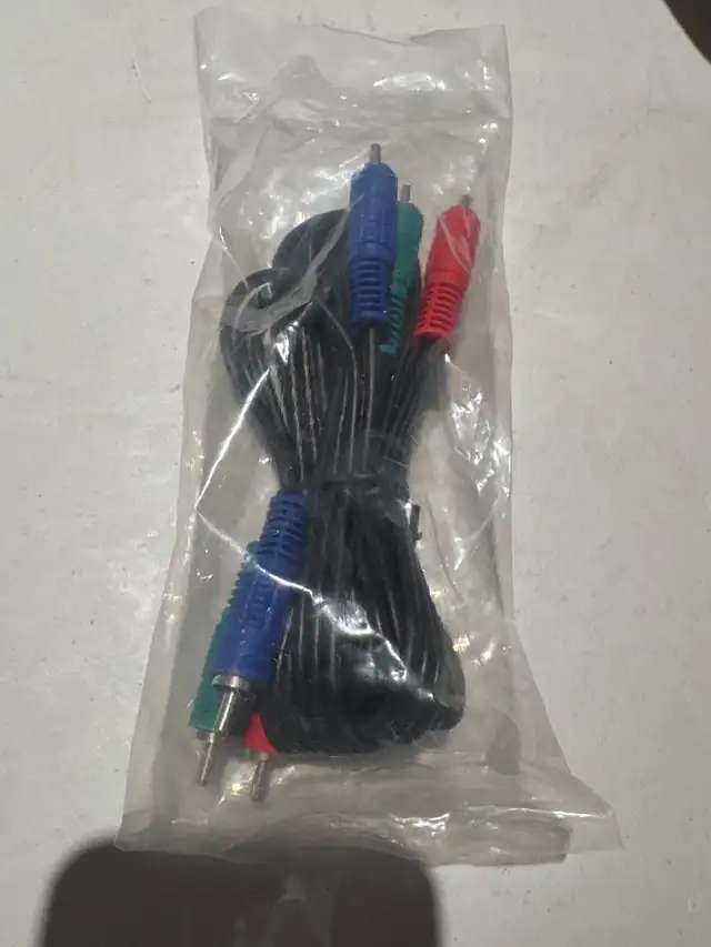 Component Cable in Video & TV Accessories in City of Montréal - Image 2